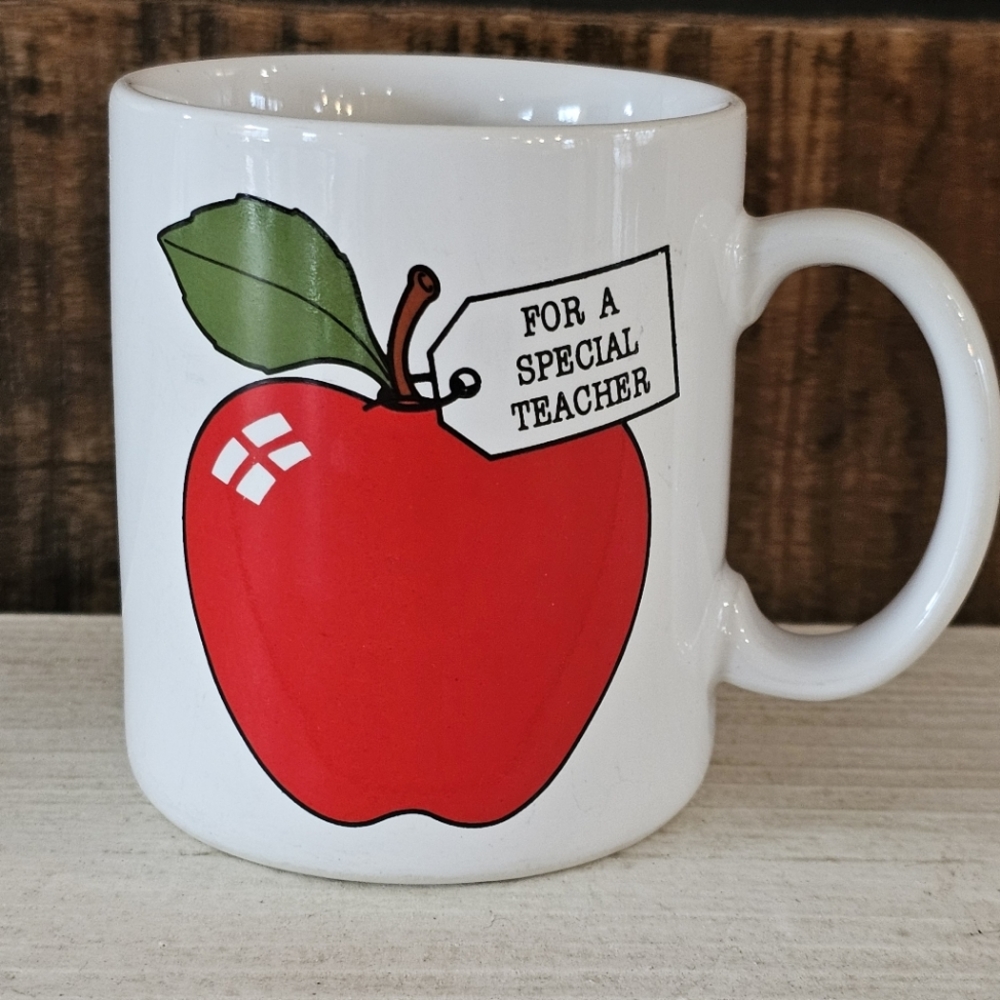 🐕 Hallmark "For a Very Special Teacher" with apple mug